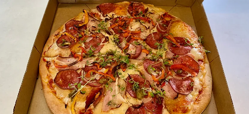 Okkatee Pitsa Salaami-peekoni pitsa